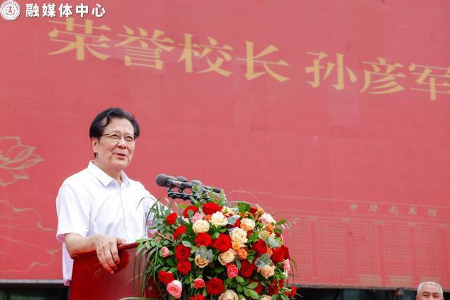 《三国演义》刘备扮演者孙彦军，以“高校首任校长”身份亮相