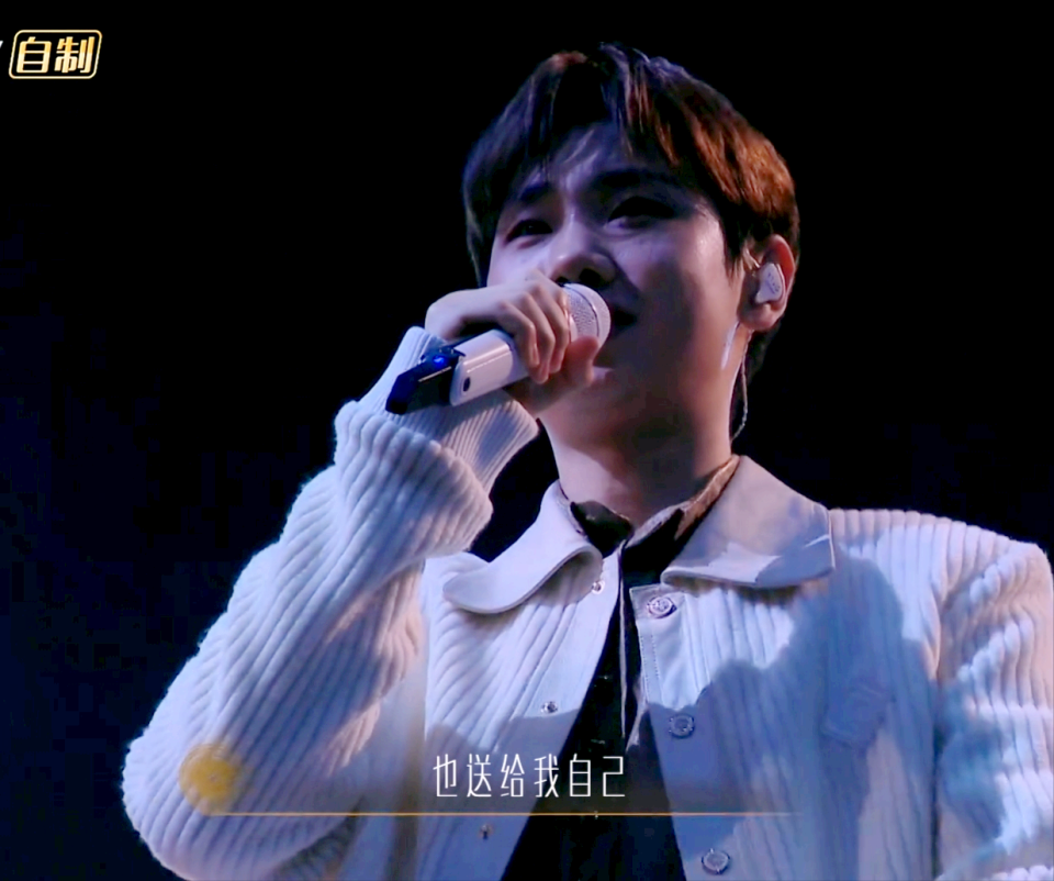 汪苏泷介绍:"《行走的鱼》是我第一次唱,送给你们,也送给我自己.