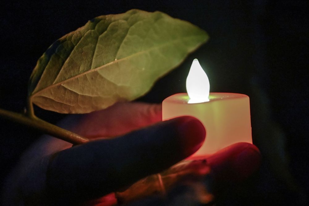 地震一周年 烛光寄哀思_腾讯新闻