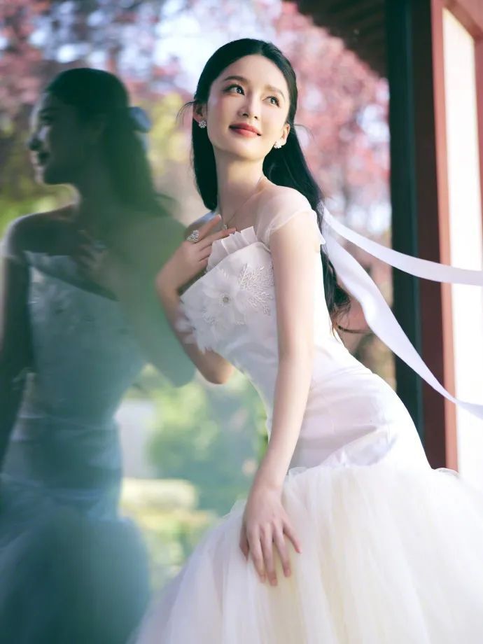 看到李沁与张若昀的"分寸感",才明白唐艺昕到底有多幸运