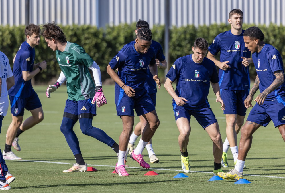 足球友谊赛意大利队赛前备战