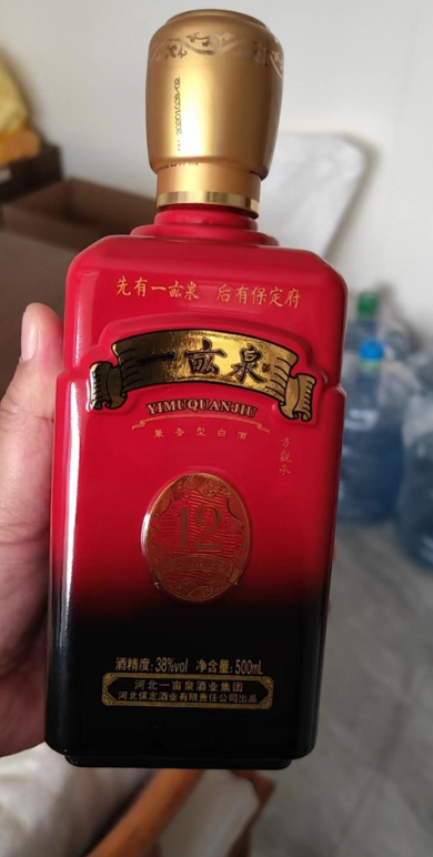 保定一知名酒厂一亩泉酒出现黑色漂浮物造酒者表示不清楚