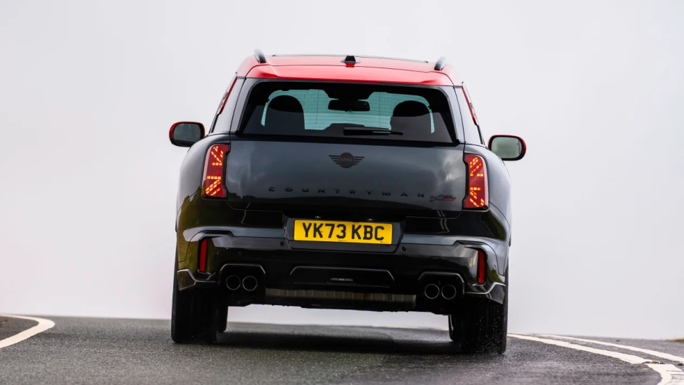 有态度但不便宜,全新mini jcw countryman实车图发布_腾讯新闻