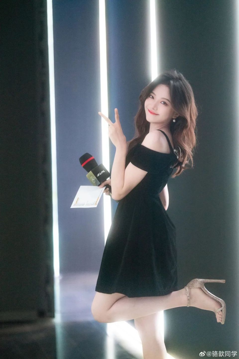 【每日一撸】骆歆性感黑裙坏女人皮肤,她的美貌真无敌了