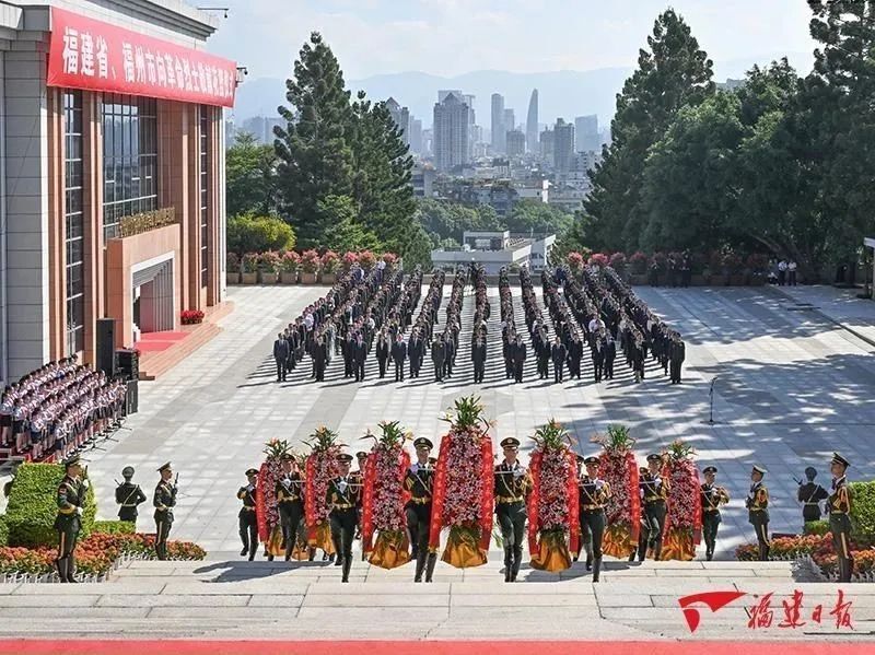 省人大常委会主任周祖翼,省委副书记,省长赵龙,驻闽部队领导唐兴华