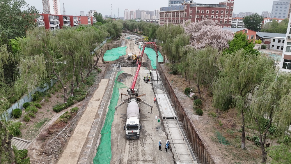 中国十七冶集团北京分公司保定市环城水系二期建设项目一亩泉河段现场