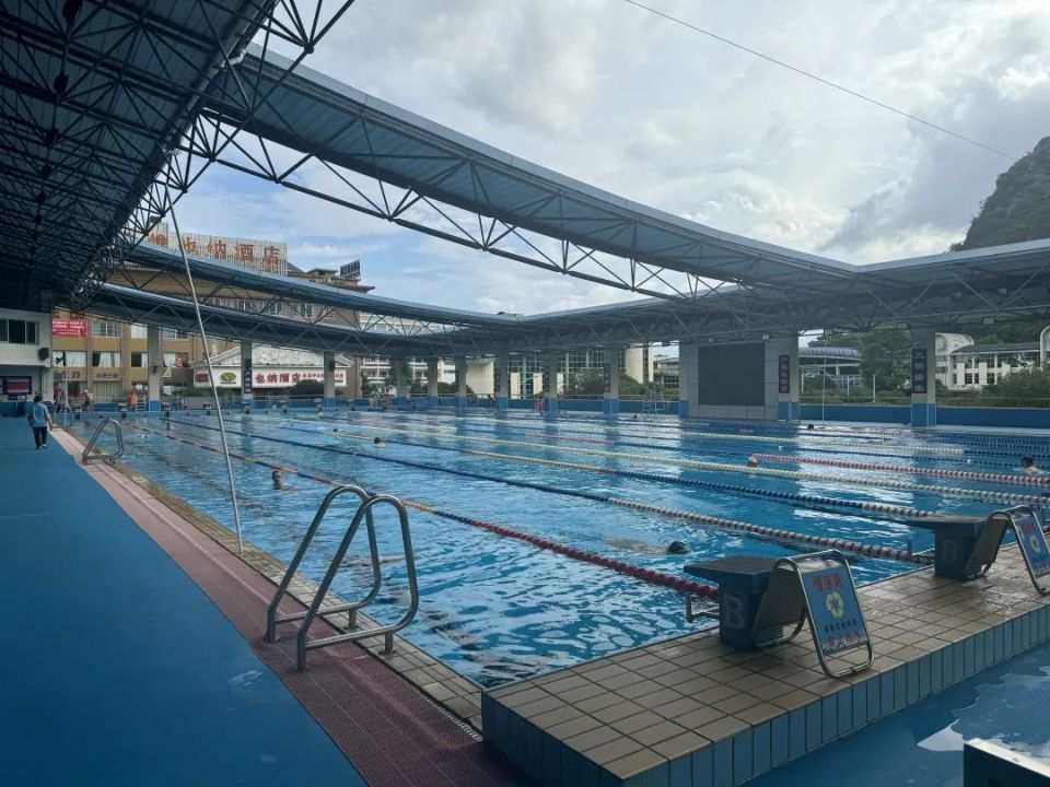 体育中心游泳馆是目前桂林市建筑面积最大的游泳场馆.