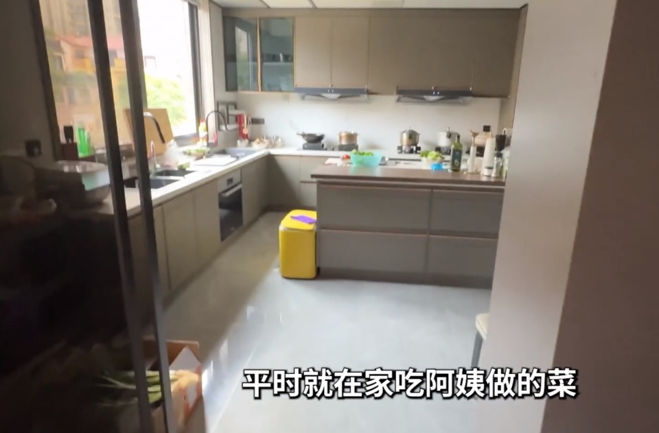 641