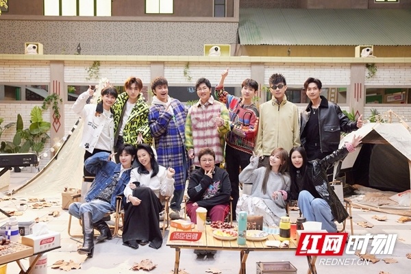 《声生不息·家年华》金曲盛典颁发十大奖项 孙楠聊人生体悟泪洒现场