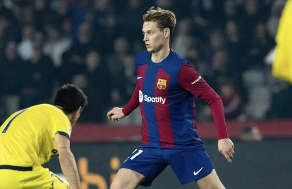 不过据加泰罗尼亚电视台报道,弗朗基-德容今夏离开巴萨的可能性也没有