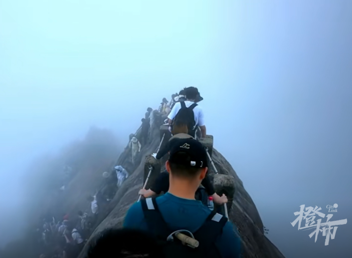 黄山景区发生雷击事件,工作人员回应橙柿互动:13名伤者已送往医院救治