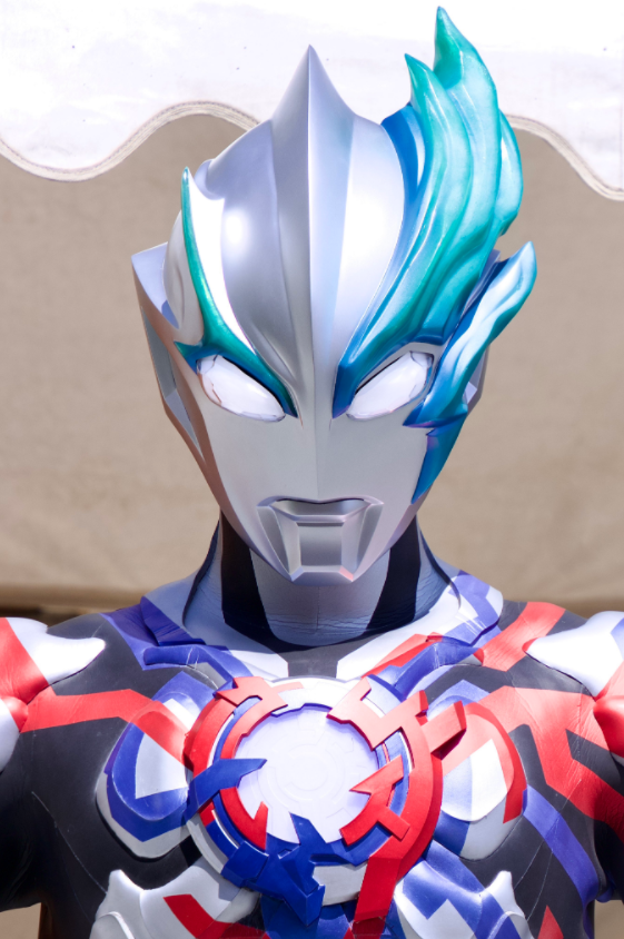 布莱泽奥特曼线下皮套造型引热议 社会气息十足 弦人:你不服气吗