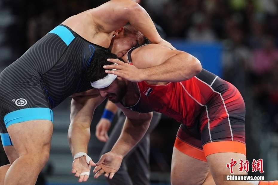 (巴黎奥运)男子古典式摔跤130公斤级铜牌赛:孟令哲获铜牌