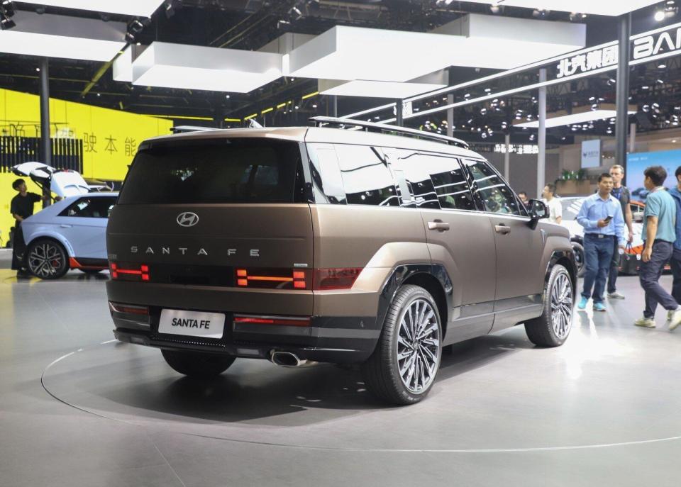 或8月上市,第五代胜达内饰曝光,北京现代今年的"王炸"就是它