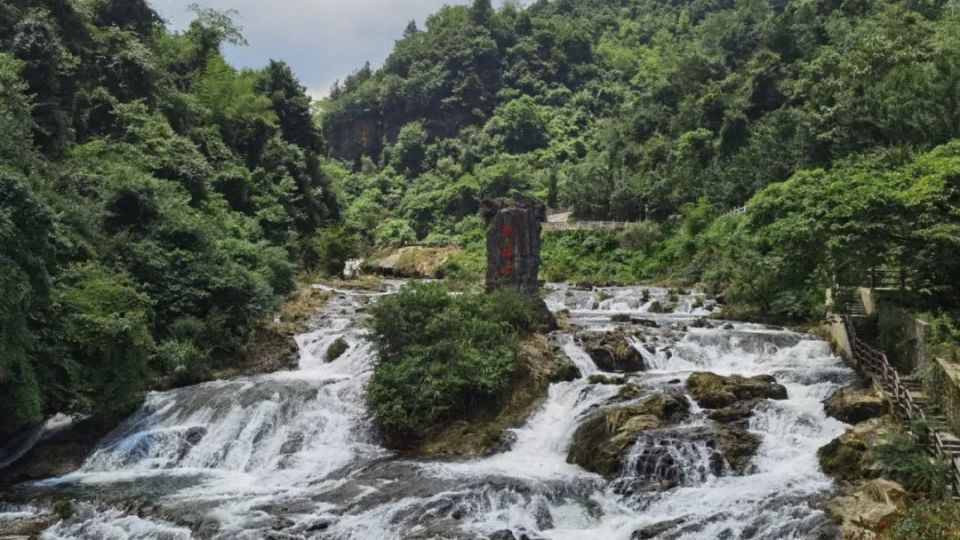 炎炎夏日 修文桃源河旅游景区魔幻漂流受热捧