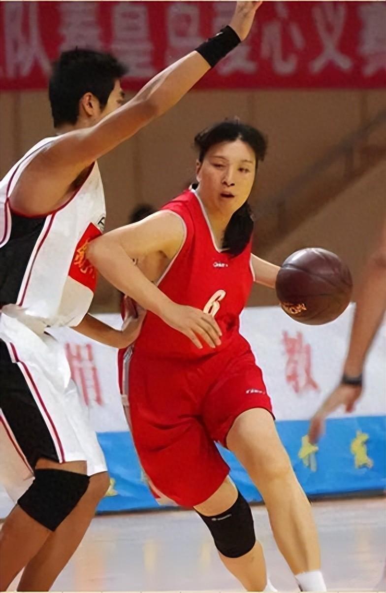 女篮"三朝奥运元老"柳青:退役后嫁篮球帅哥,女儿也是女篮国手