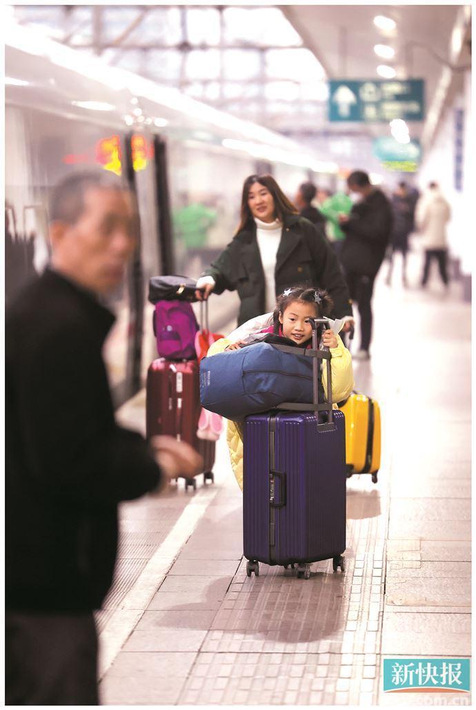 春运首日记者走访广州各大客运站场 展现归家众生相_腾讯新闻