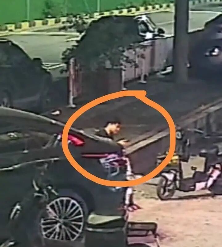 凌晨误撞轿车后原地守候3小时！小伙诚信获车主免赔：车能修，人品难得