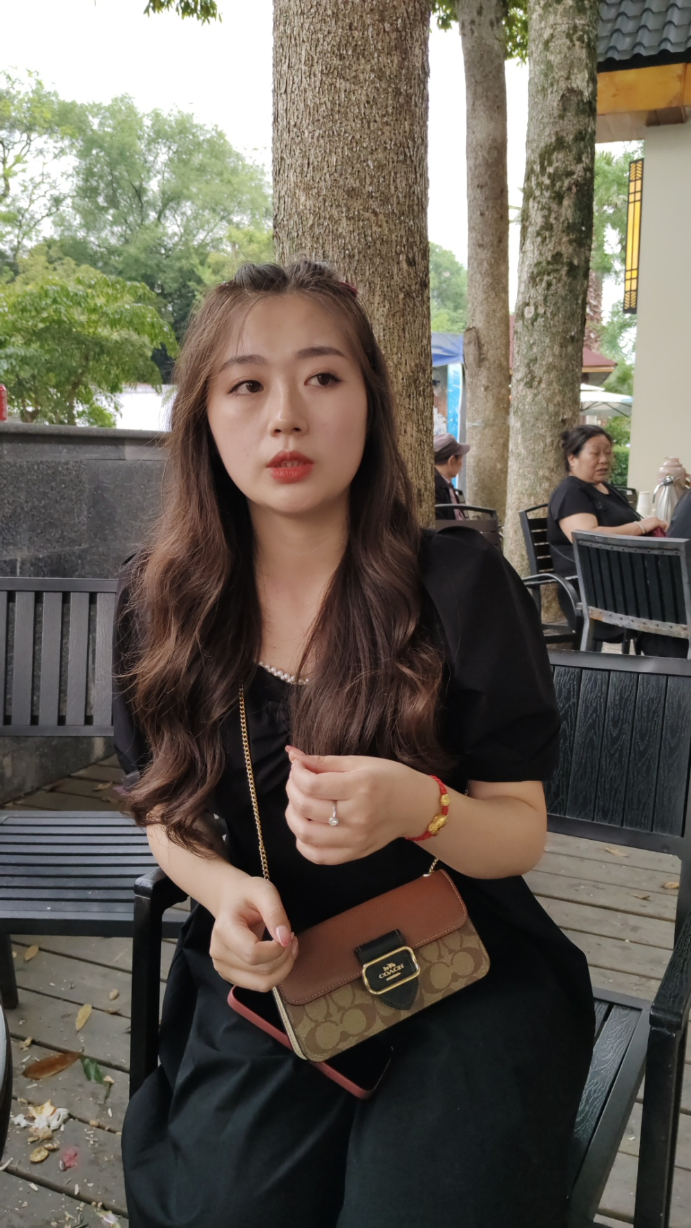 2023年5月1日,参加完订婚仪式后的黄思雨.摄影 陈龙