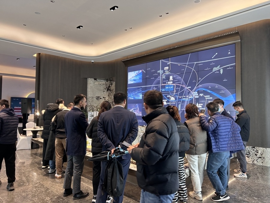 上海楼市新政首日，一新房楼盘看房顾客翻倍，中介为周末带看提前准备_腾讯新闻