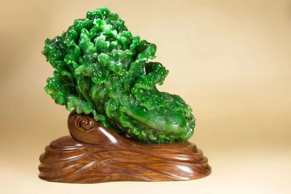 镇平玉雕在上海"玉龙奖"珠宝玉器展活动中再获佳绩
