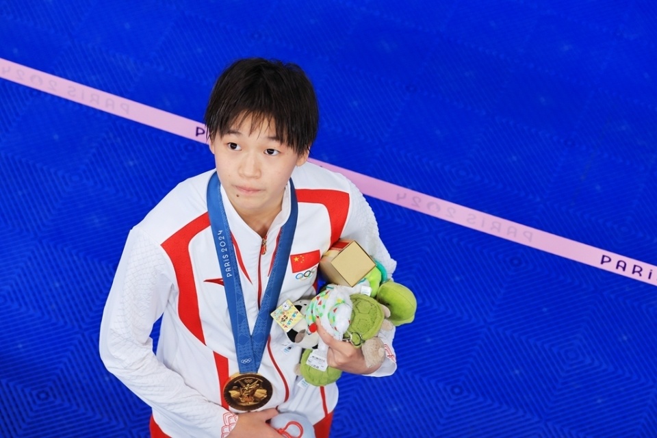 奥运时刻|全红婵卫冕女子跳水10米台冠军;中国花游队力争奥运首金