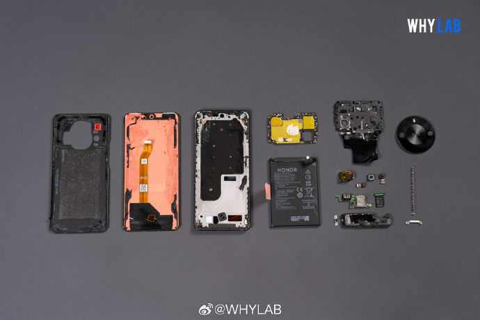 而日前,数码博主 @whylab 还曝光了疑似荣耀x50 gt的拆机图,并宣称,"