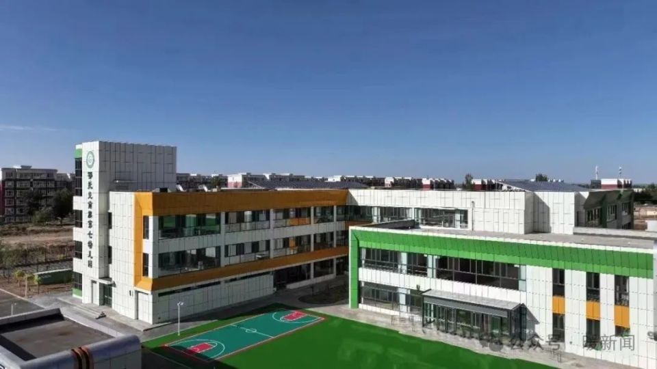 幼儿园,新校园让人眼前一亮,宽敞的操场,大气美观的教学楼尽显现代化