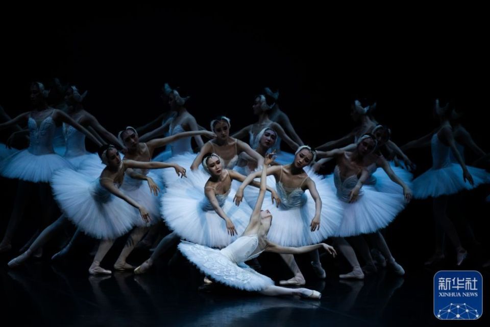 中央芭蕾舞团在港表演《天鹅湖》_腾讯新闻