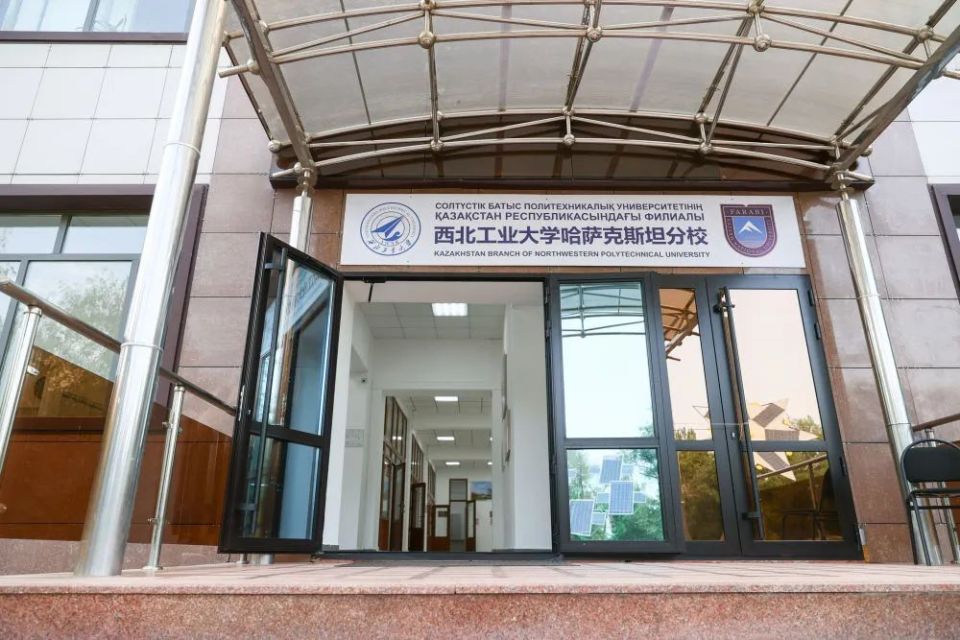 这是6月26日在哈萨克斯坦阿拉木图拍摄的西北工业大学哈萨克斯坦