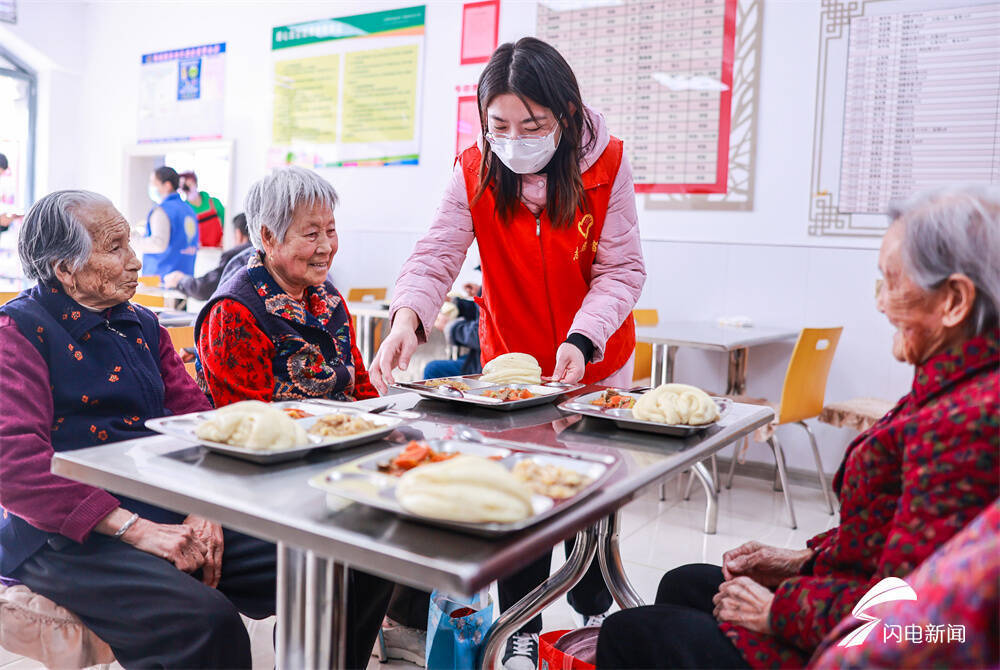 山東榮成:歡歌笑語中 幸福滿食堂_騰訊新聞