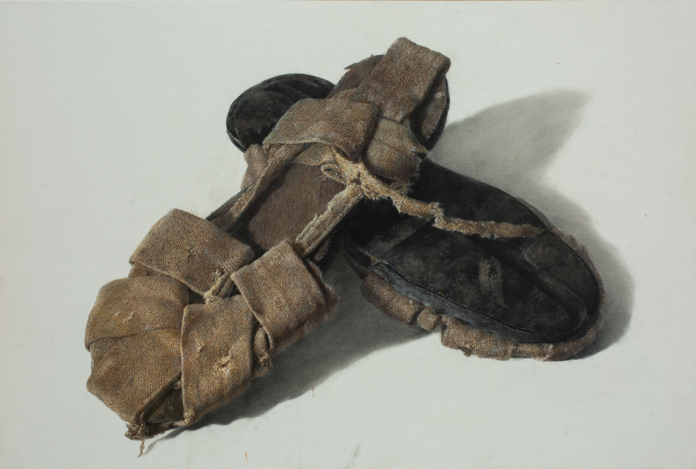 则集中展示近百件广美绘画艺术学院学生创作的红色纪念物静物写生画作