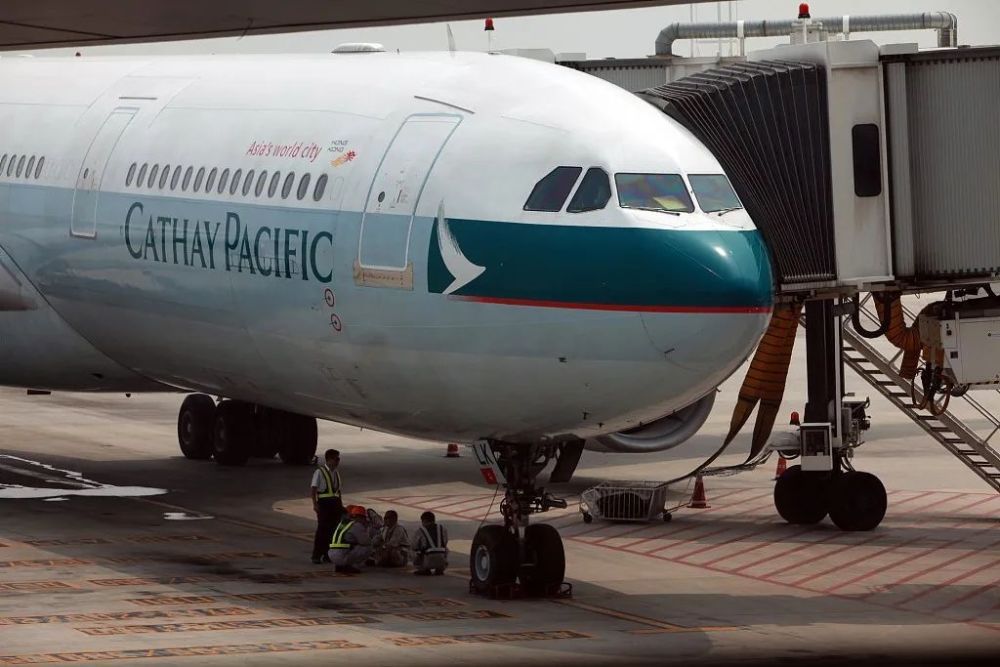 香港一客机中止起飞11名乘客受伤国泰航空最新回应