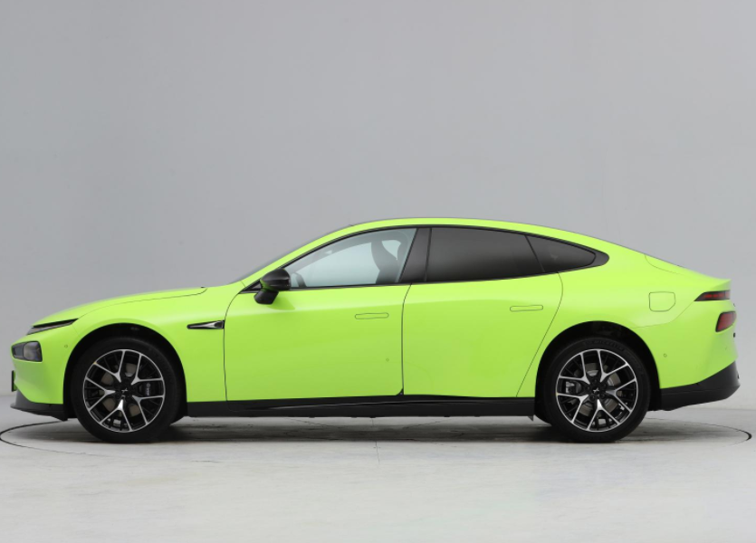 星际绿配小鹏p7i炫酷登场!配全系电吸门,提供四驱系统_腾讯新闻