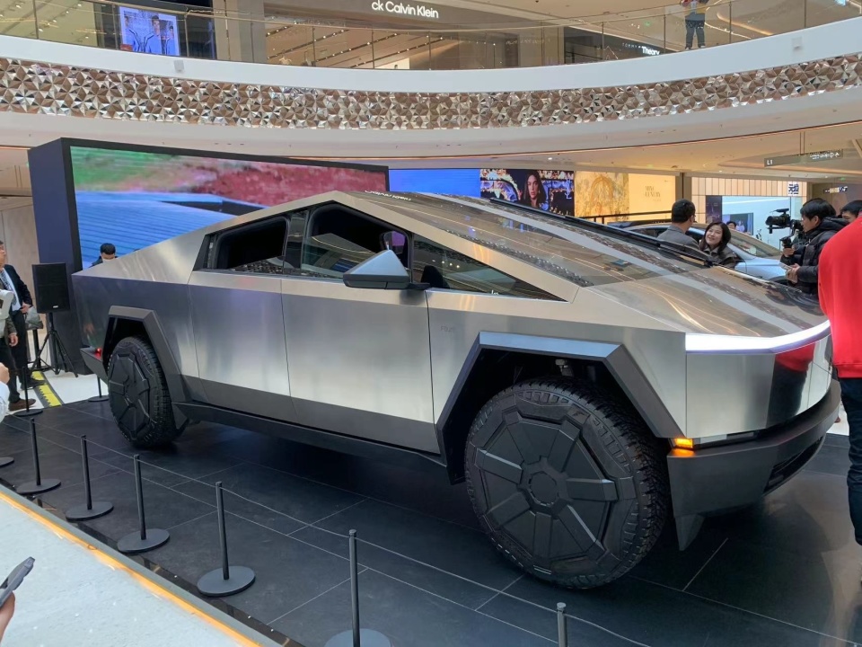 特斯拉皮卡cybertruck现身武汉尚未申请备案未来能否在国内上路尚不