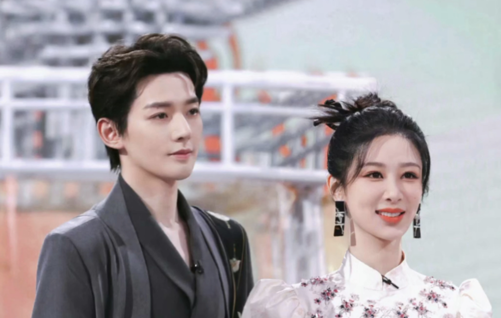 曝杨紫现在与男友住同一个小区,网友锁定目标,杨紫方火速辟谣