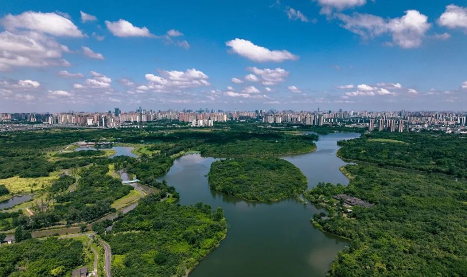 世运会倒计时30天丨一湖倾城 一“箭”倾心，邂逅公园里的世运会