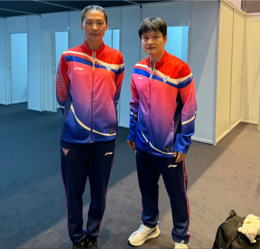 人品一流！樊振东全运会绅士手合影陈熠，和女生合影总保持绅士距离_腾讯新闻