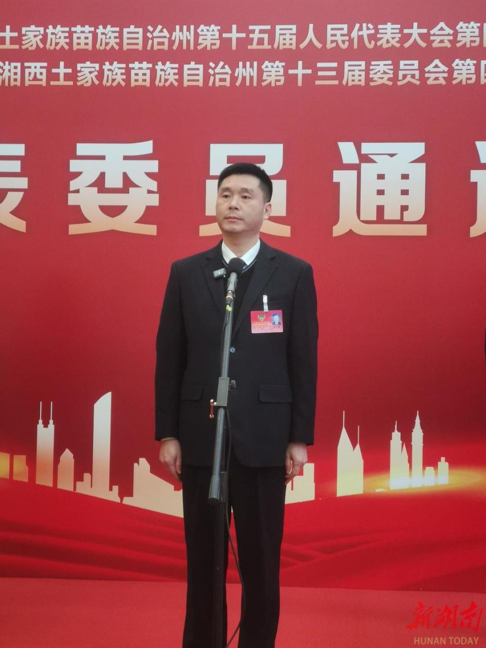 代表委员通道李博让营商环境更优