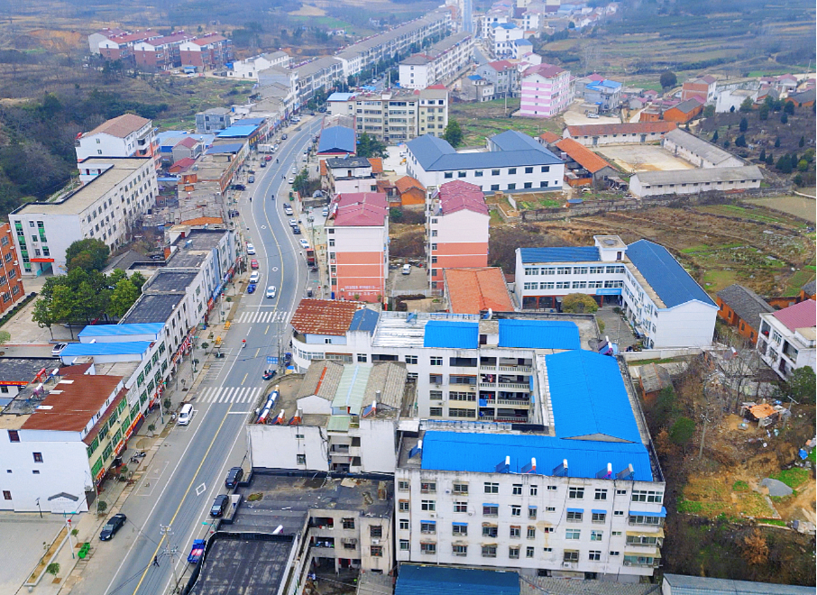 今日推出第三期"河南省信阳市新县陈店乡"——陈店乡的直播间"开播了"