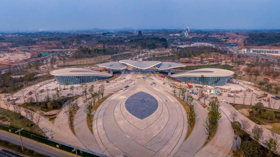 品牌商家现场签约 2024成都世园会进入冲刺阶段_腾讯新闻