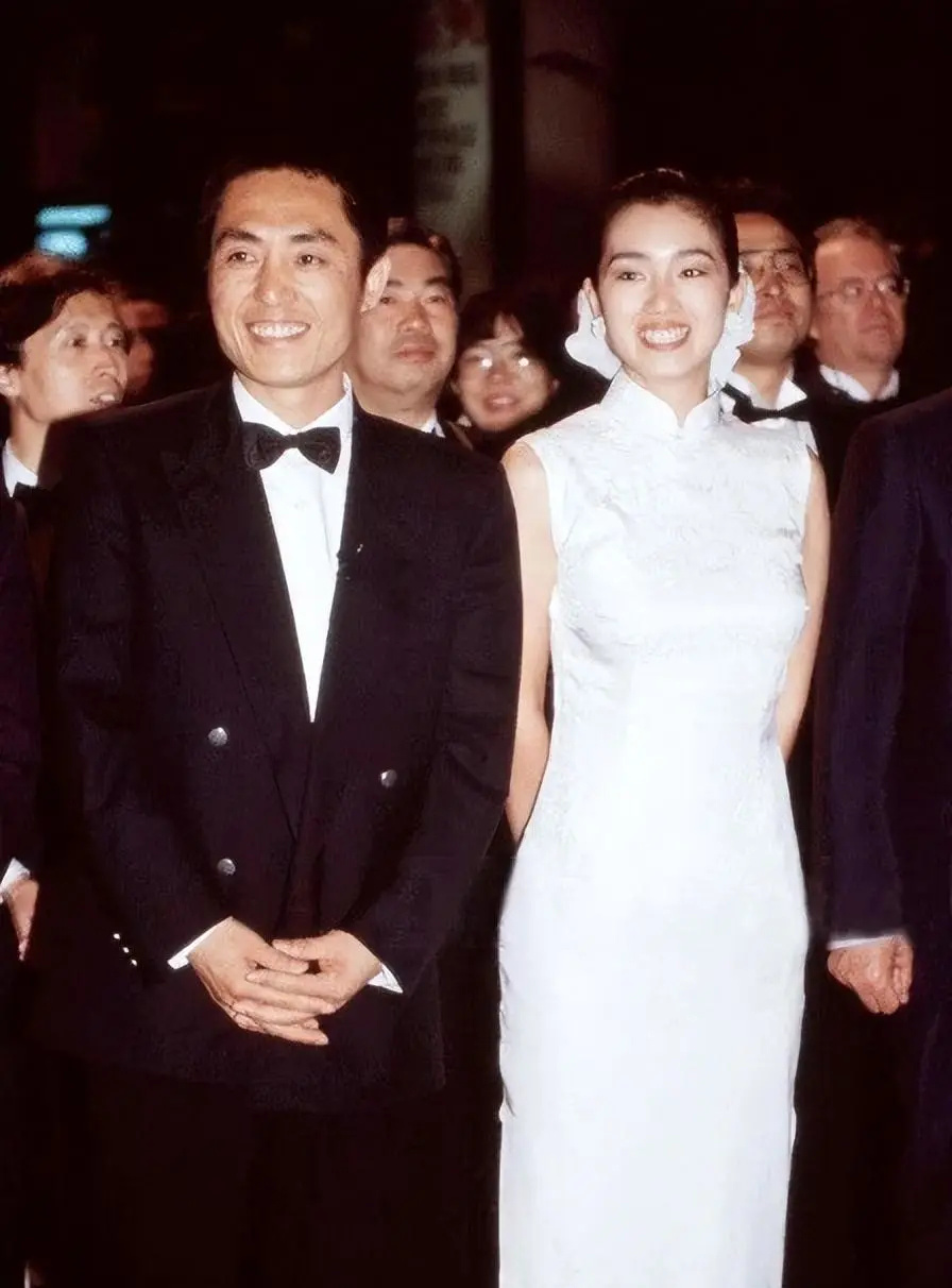 巩俐戛纳走红毯主办方为她清场,前男友,前夫,现任丈夫都不一般_腾讯