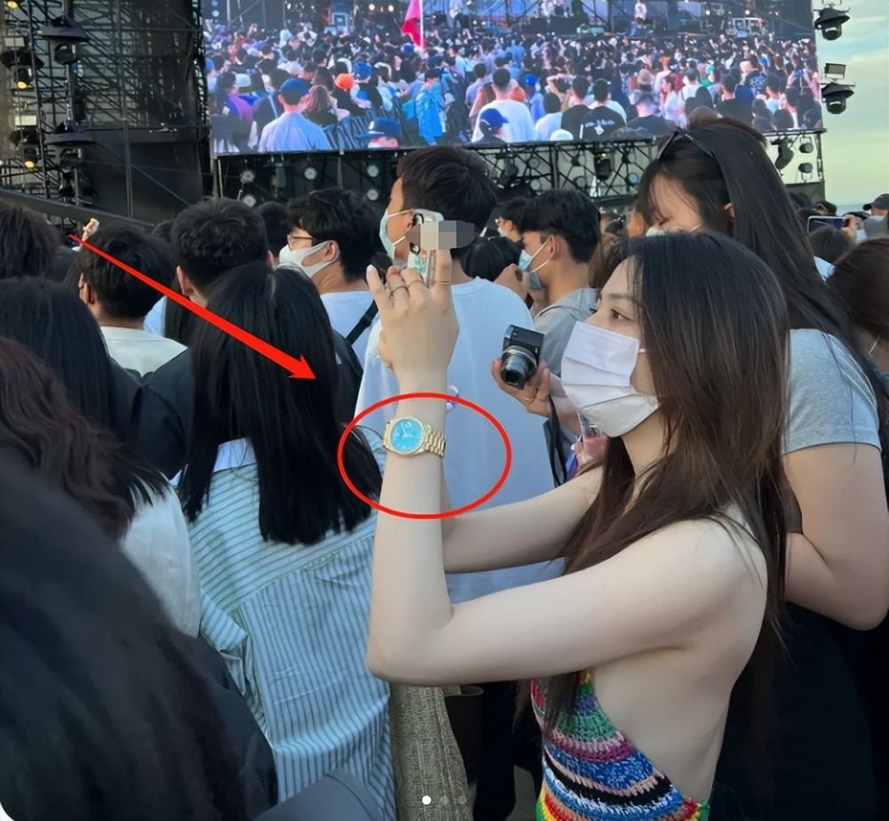 徐璐被偶遇,戴45万手表,网友看后直言:是张铭恩不配了!_腾讯新闻