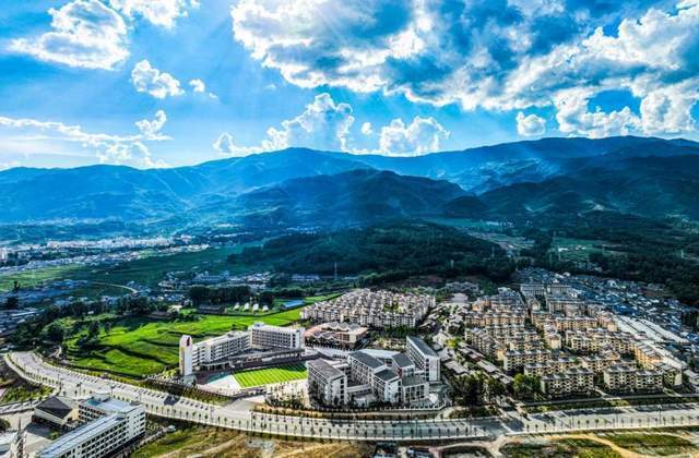 五彩云霞大凉山 和美乡村新画卷——百家主流媒体社长总编"彝乡行"