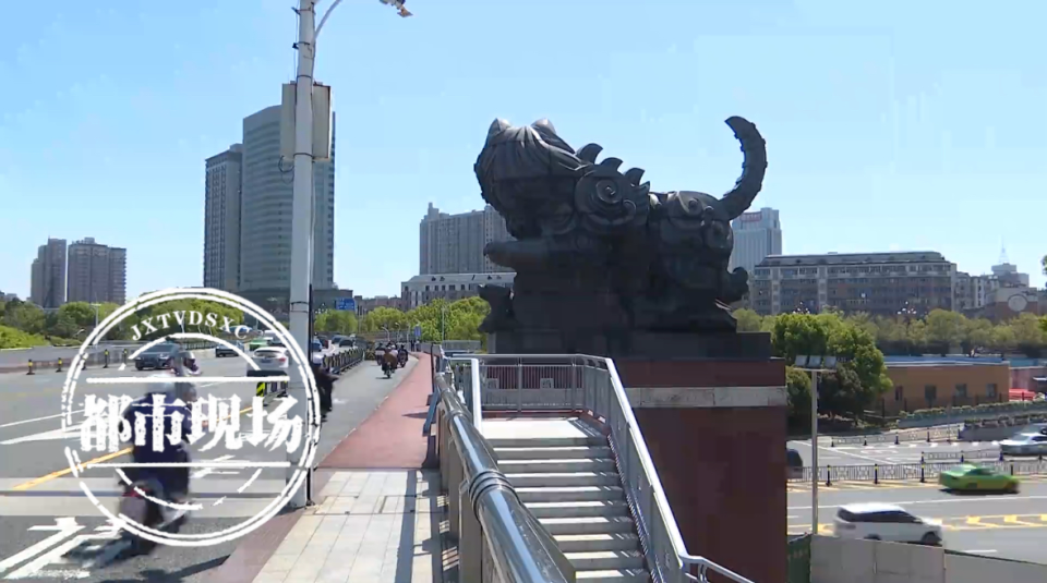 今日开放南昌打卡再上新八一大桥白猫黑猫喊你来合照