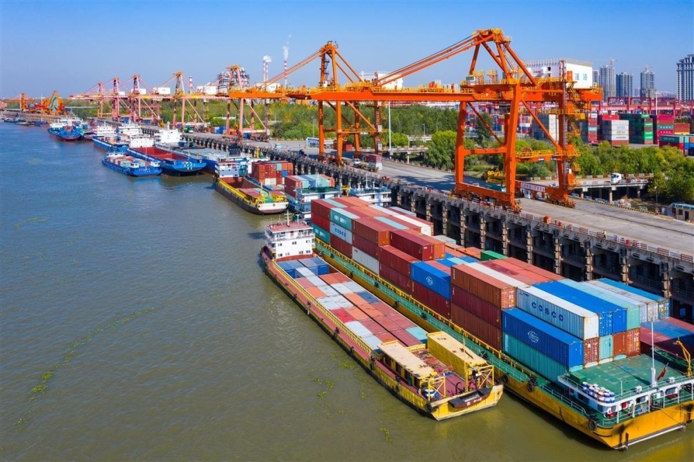 武汉港口岸一季度出入境船舶同比增长160