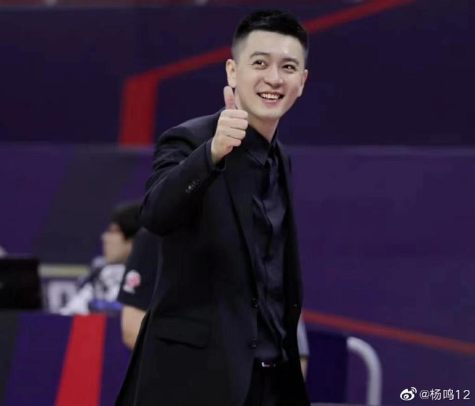 杨鸣与妻子官宣离婚多个社交平台取消辽宁益胜总裁兼总教练认证