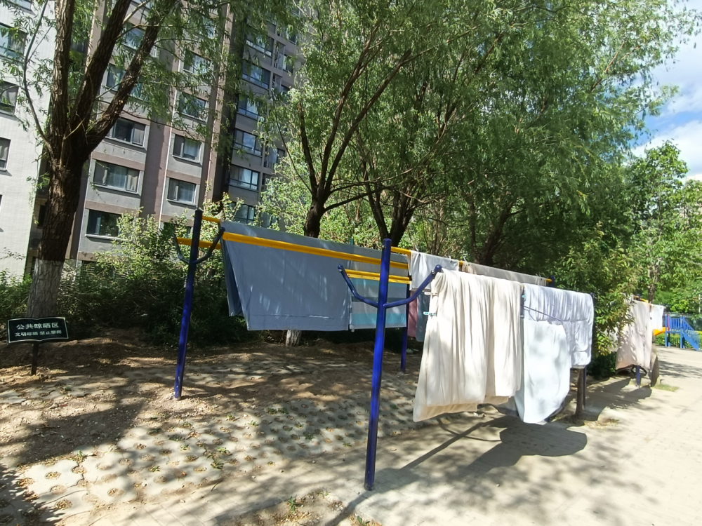 安装后远洋一方嘉园社区属于老旧小区,过去小区里的晾衣杆较少,再加上
