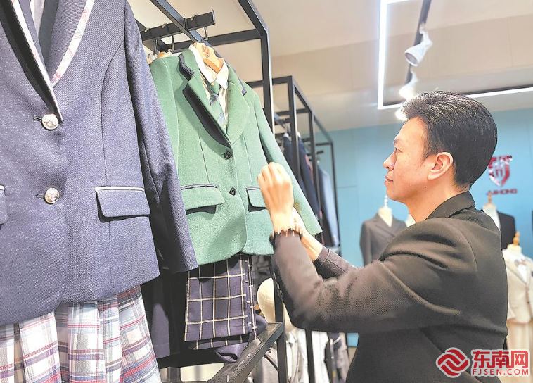 石狮如何玩转校服定制_腾讯新闻
