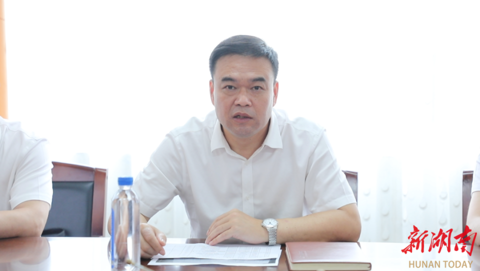 在第39个教师节即将来临之际,江华瑶族自治县县委副书记,县长吴军臣